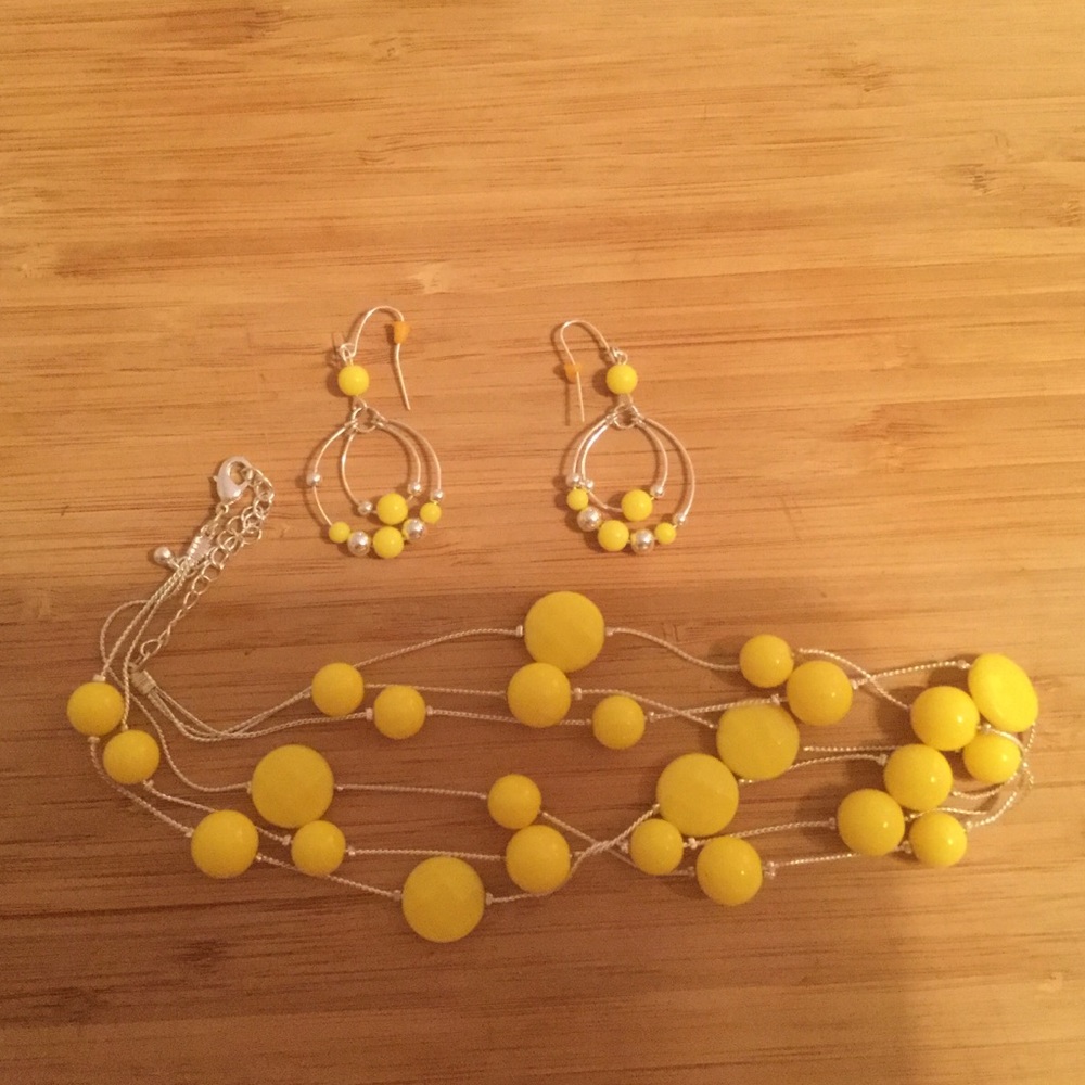 NWOT yellow 3-strand with round balls